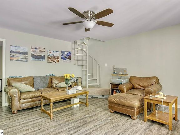 3rd image of 204 Faunawood Dr