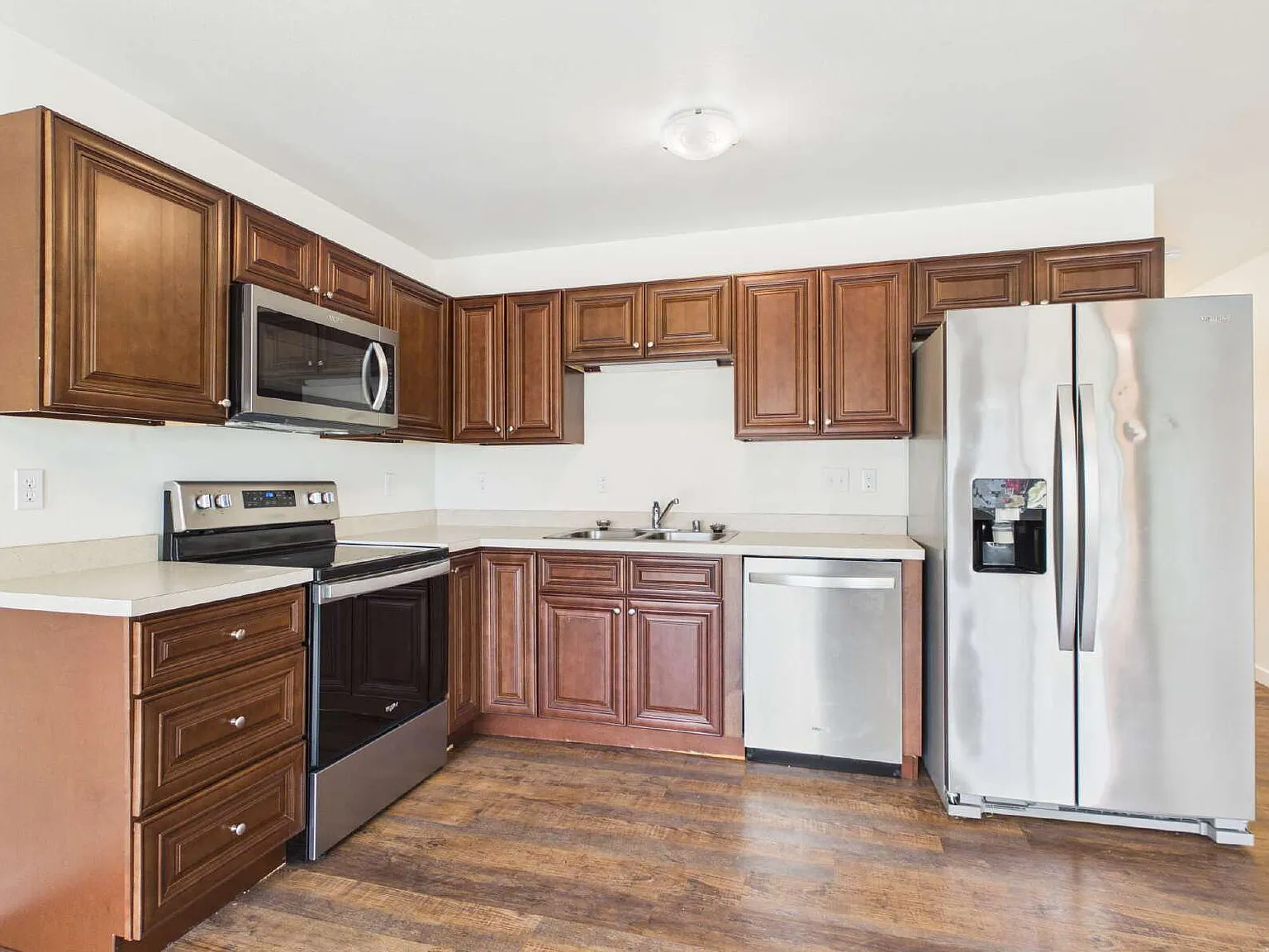 2 bed, 2.5 bath, 1024 sqft, $2,000 — Photo 4