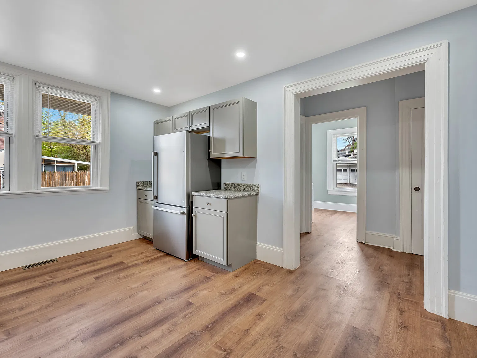 5 bed, 2400 sqft, $2,900 — Photo 3