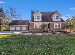 512 Jamestown Dr, White Lake, MI