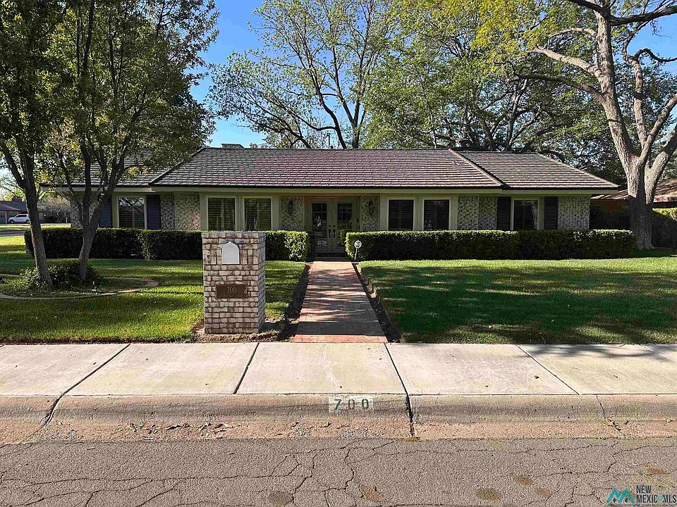 1st image of 700 Chrysler Dr
