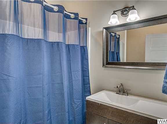 3rd image of 821-825 Parkview Dr
