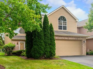 72 Townsend Cir, Naperville, IL 60565