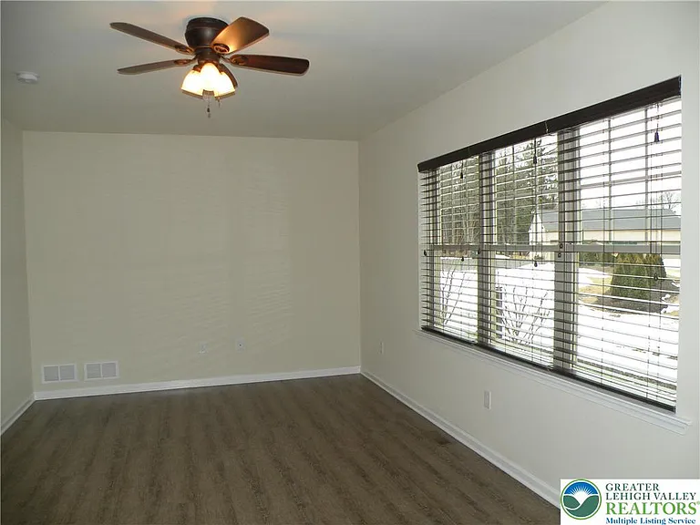 631 Linden St — Photo 8