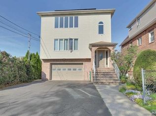 96 Maple Ave, Wallington, NJ 07057