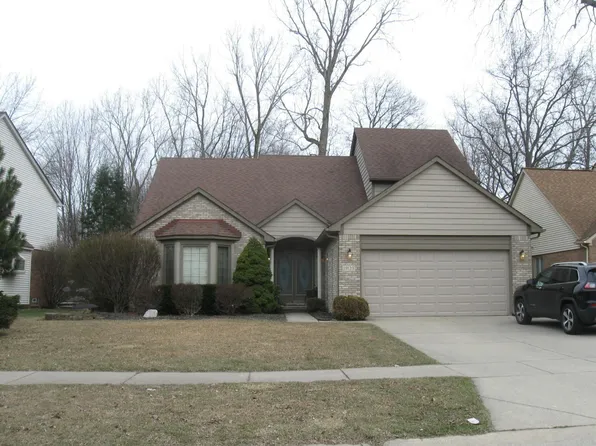 19123 Parkwood Ln, Brownstown, MI 48183