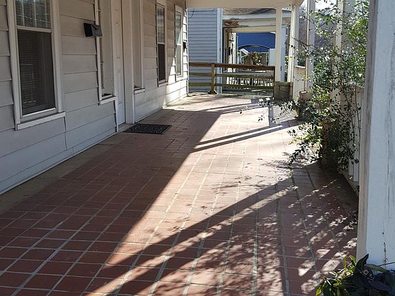 Front Porch is ready for you to decorate! Lots of area to garden as well. Available Now!!!