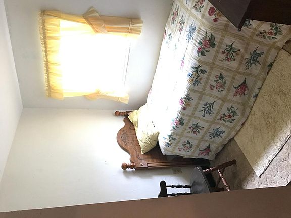 4th image of 102 NW 10th Dr
