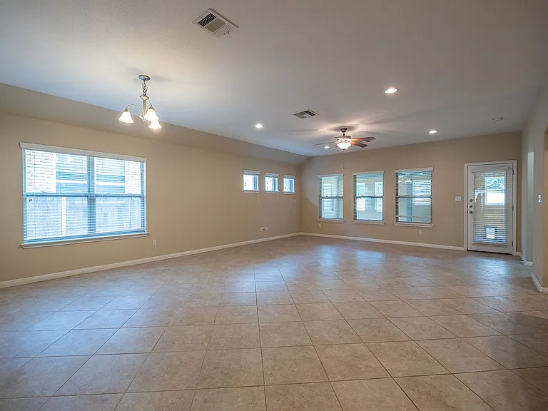 9509 Sydney Marilyn Ln — Photo 6
