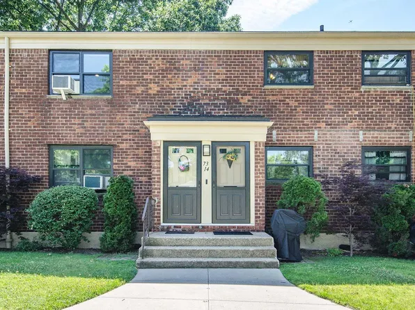 73-14 220th St #408A2, Oakland Gardens, NY 11364
