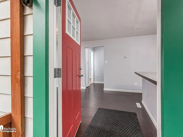 1528 Kinnikinnick St #B — Photo 2