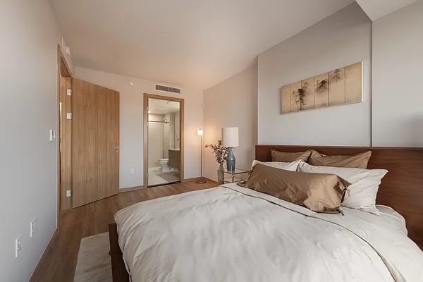 Sold by E Realty International Corp | media 3