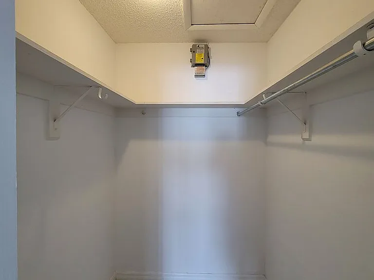 702 SE 47th St #3 — Photo 7