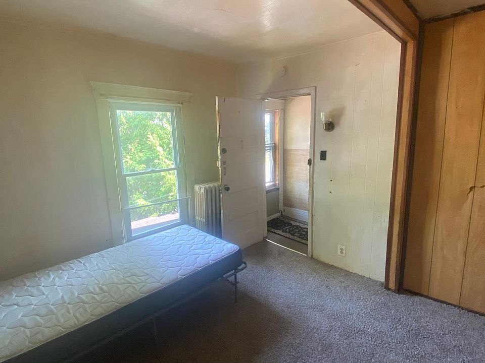2nd image of 18350 Jefferson APT 1