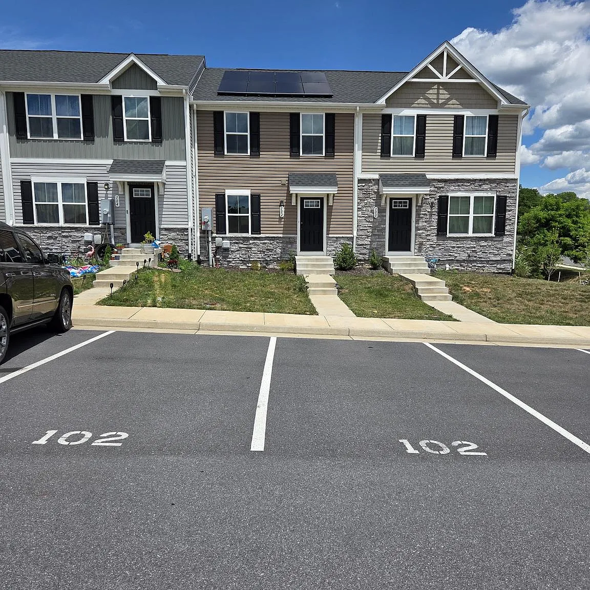 3 bed, 2.5 bath, 1240 sqft, $2,000 — Photo 3