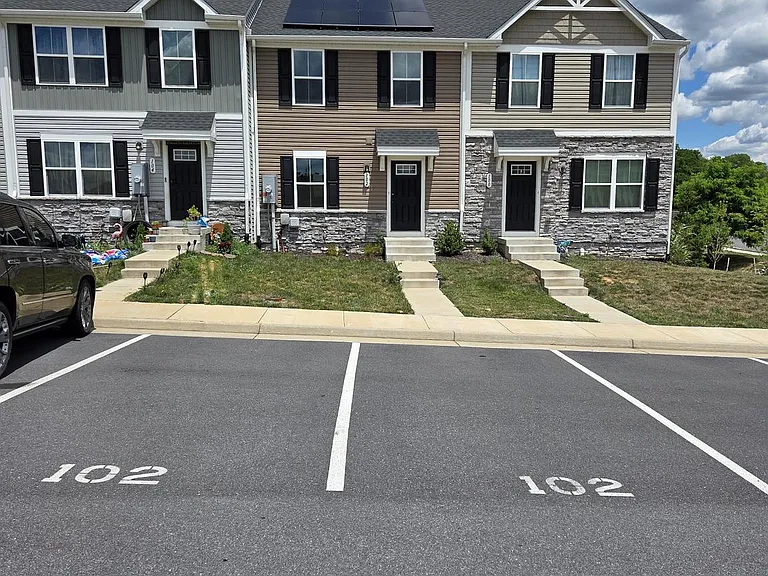 102 Spring Pl — Photo 3