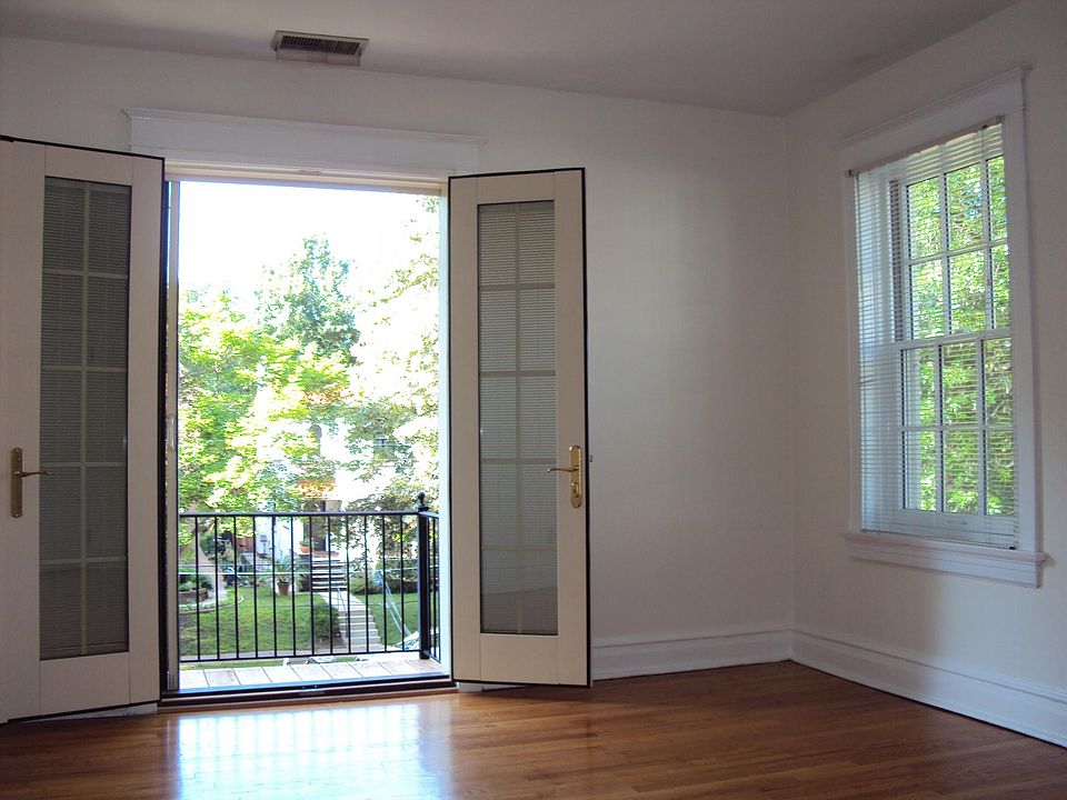 Master Bdrm, with french door/balconey