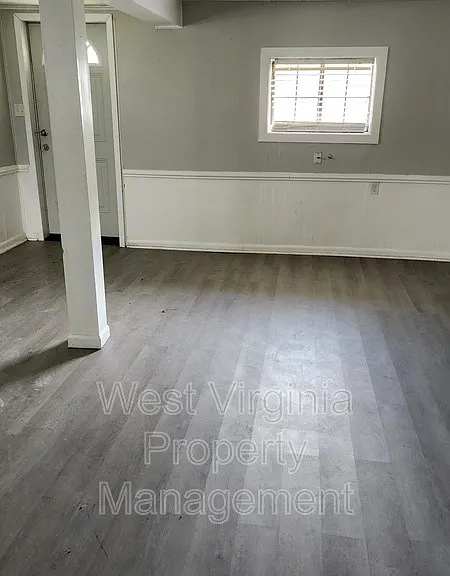132 S Hill St — Photo 4