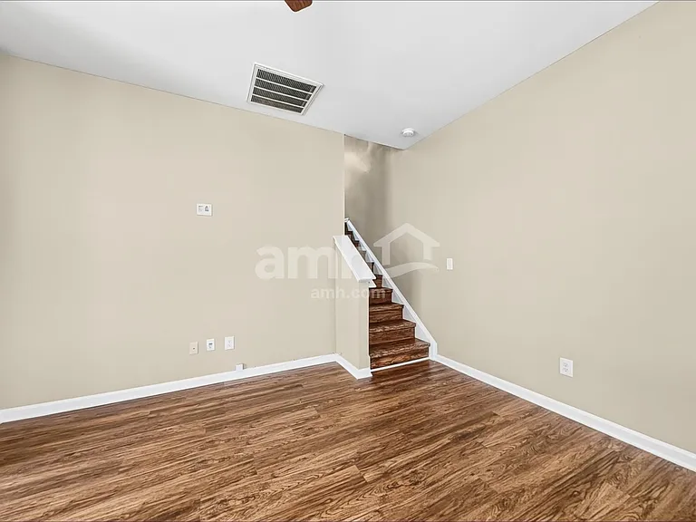 148 Bellfare Dr — Photo 6