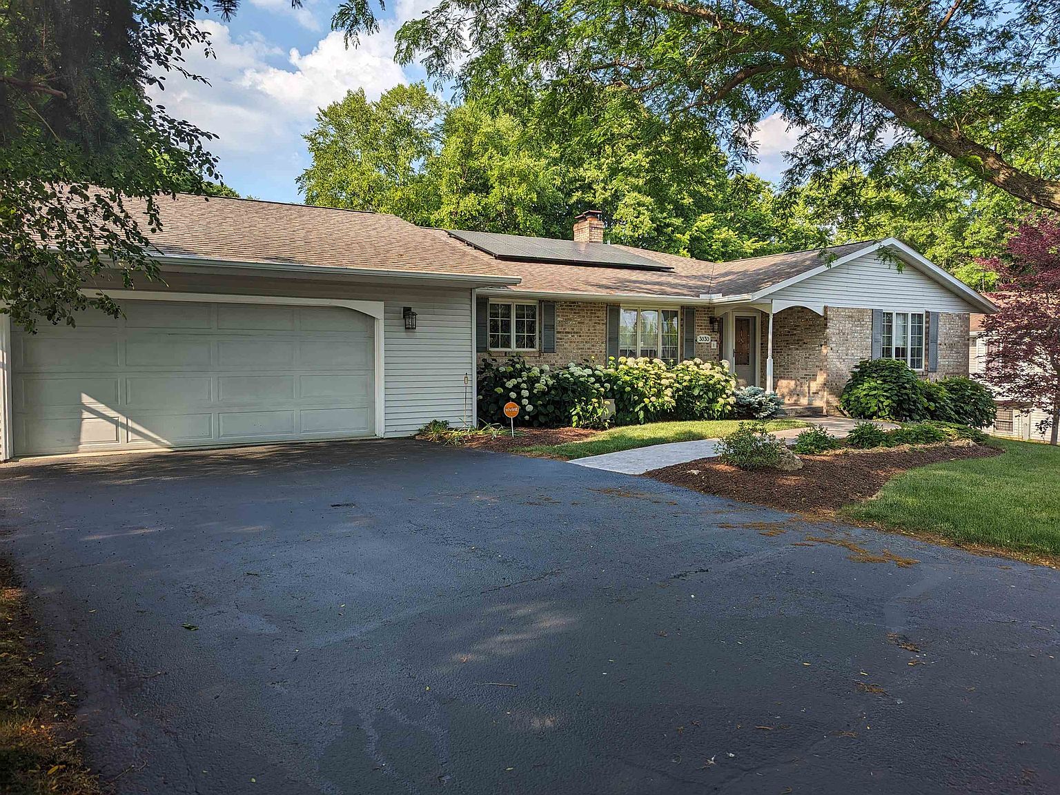 3030 W Greenfield Dr, Freeport, IL 61032 Zillow