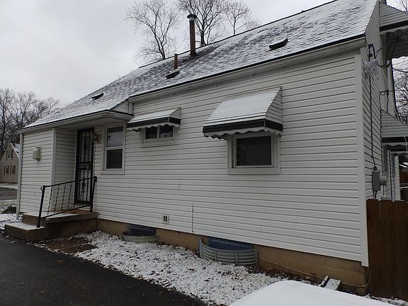 2nd image of 2207 Earl Ave