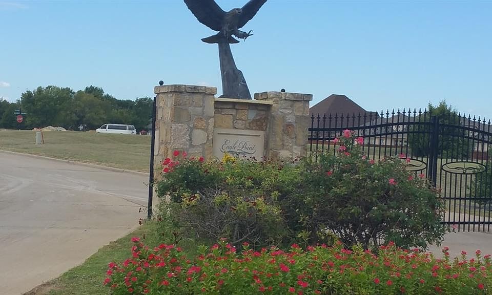 1st image of 912 Eagle Point Dr