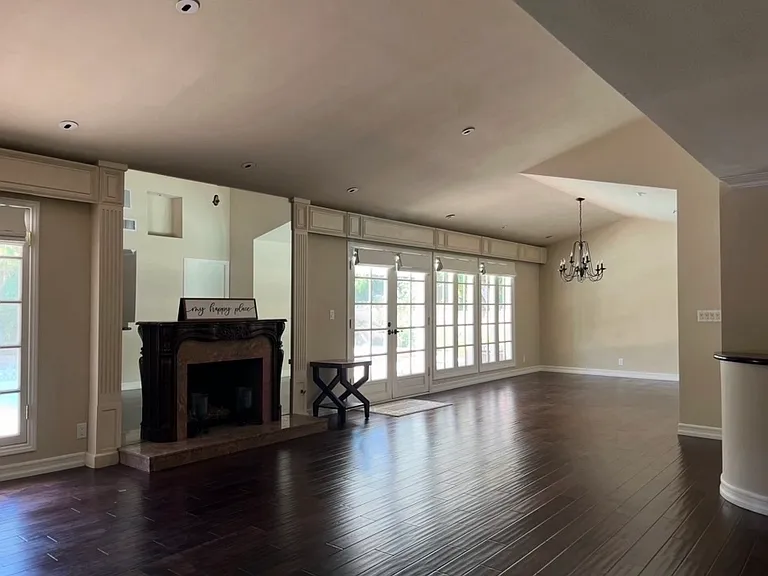 5901 Valerie Ave — Photo 7