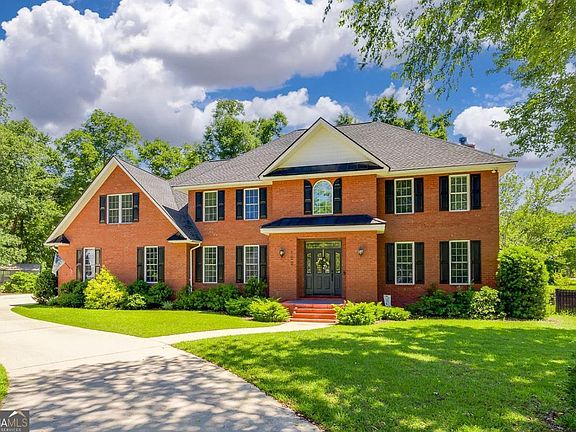 3rd image of 152 Cambridge Dr