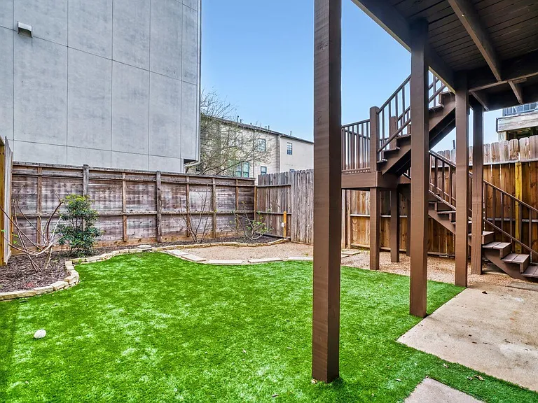 903 Hartman St — Photo 28