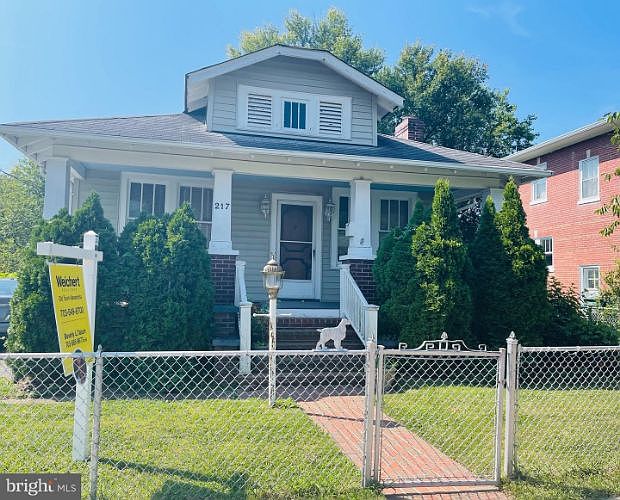 1st image of 217 E Custis Ave