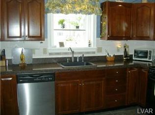 889 Clearview Ln, Bethlehem, PA 18017