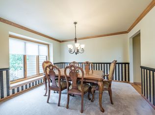 185 Steeple Pointe Ct, Delafield, WI 53018