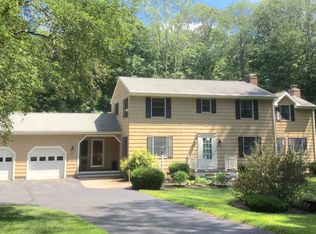 86 Downs Rd, Bethany, CT 06524