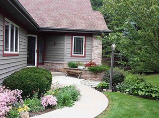 2960 Woods Edge Way #2960, Madison, WI 53711
