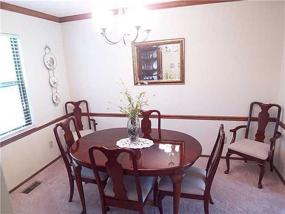 3rd image of 1695 Twin Oaks Dr