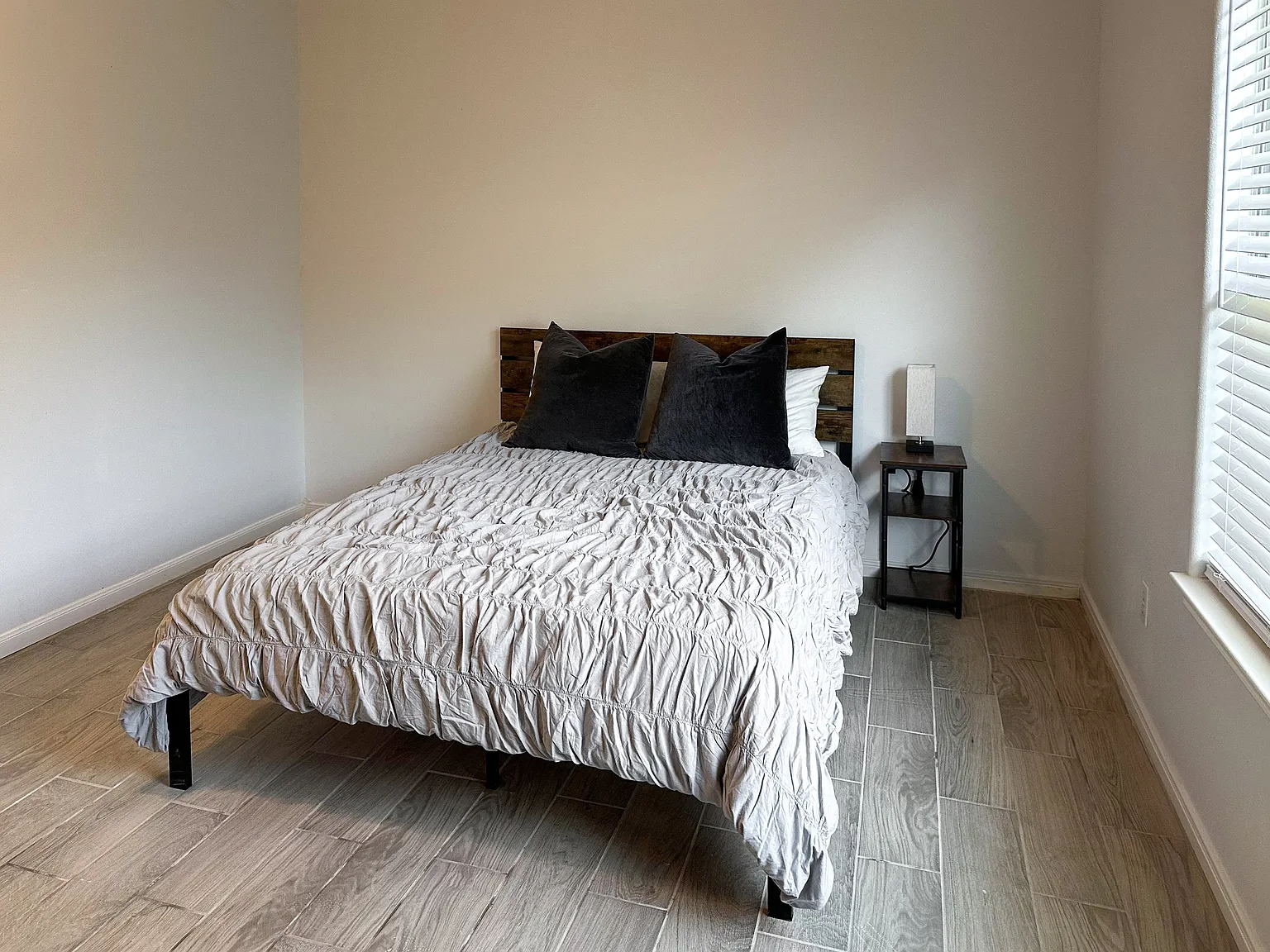 4 bed, 2.0 bath, 1550 sqft, $936 — Photo 3