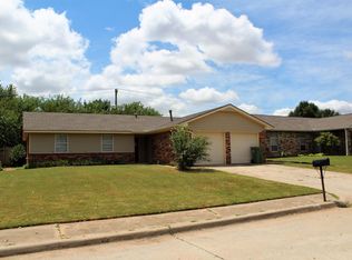 124 Chickasaw Ln, Yukon, OK 73099
