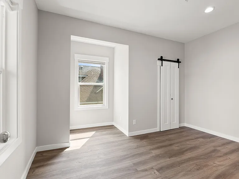 717 W Spofford Ave #201 — Photo 8