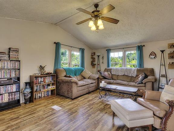 5th image of 1502 Hollow Springs Way