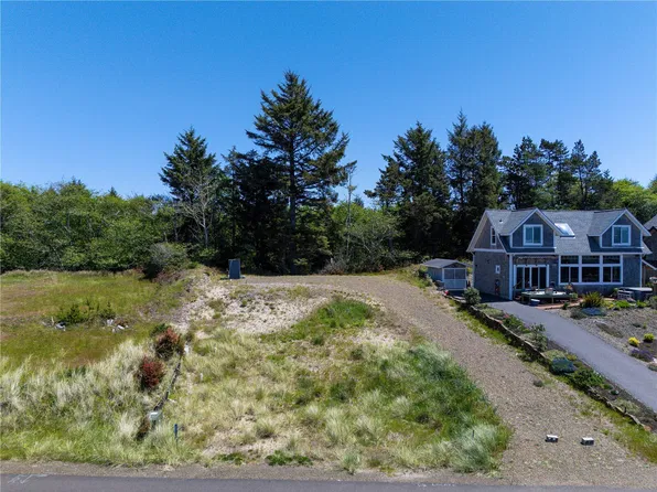 35000 J Place, Ocean Park, WA 98640