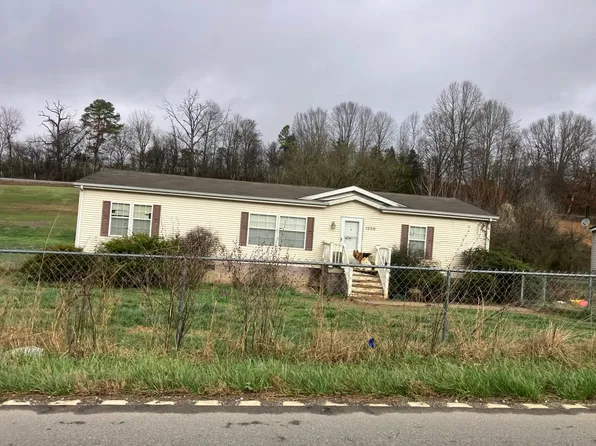 1326 Midway Rd, Midway, TN 37809