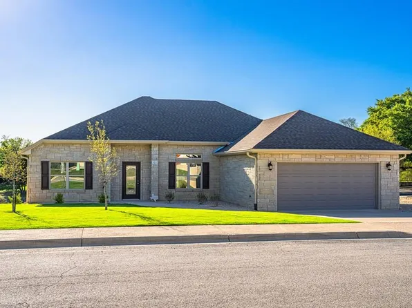 2011 Athens Ave N, Kerrville, TX 78028