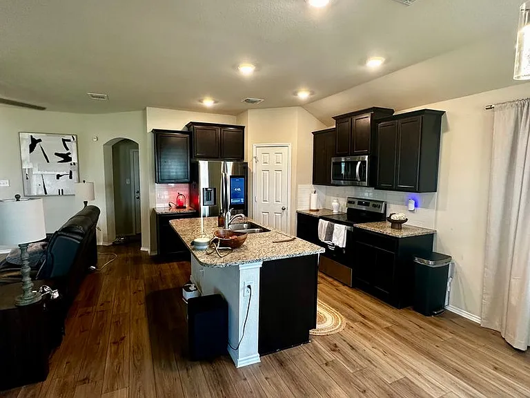 1812 Bee Creek Loop — Photo 4