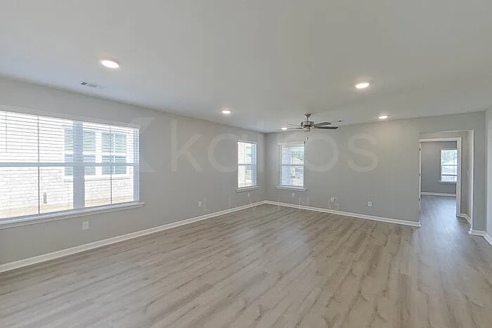 117 Denise Dr — Photo 2