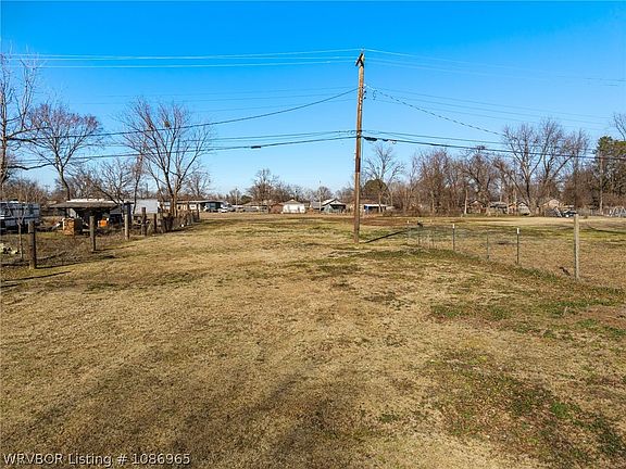 4th image of 3723 N Armour Ave