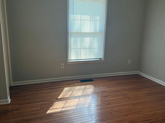 4th image of 2723 Vestal St