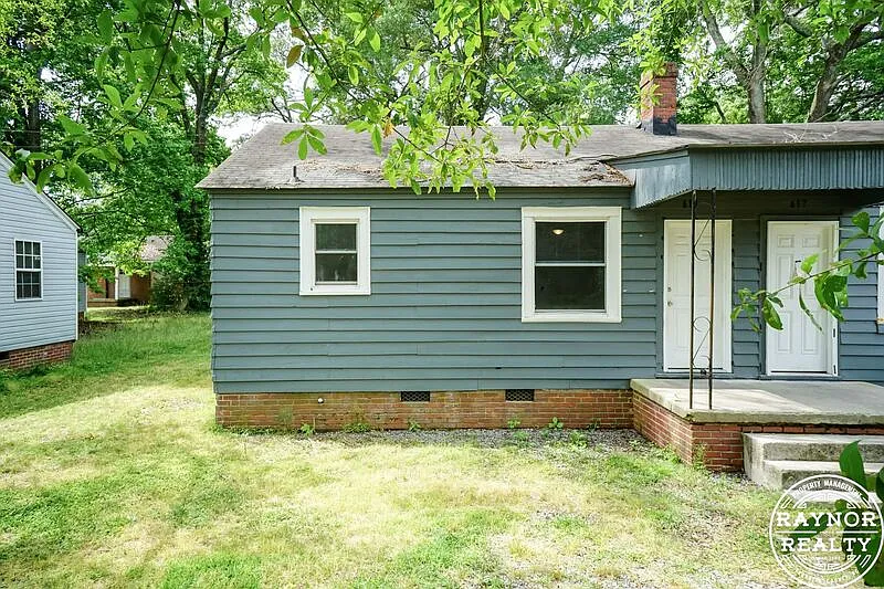 2 bed, 1.0 bath, $700 — Photo 3
