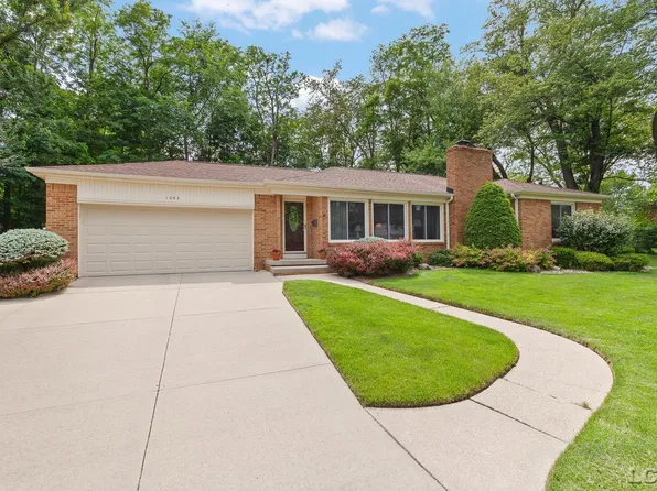 1043 Orchard Rd, Adrian, MI 49221