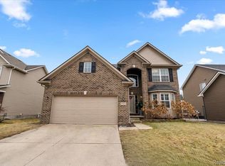 37421 Theresa Ln, New Boston, MI 48164