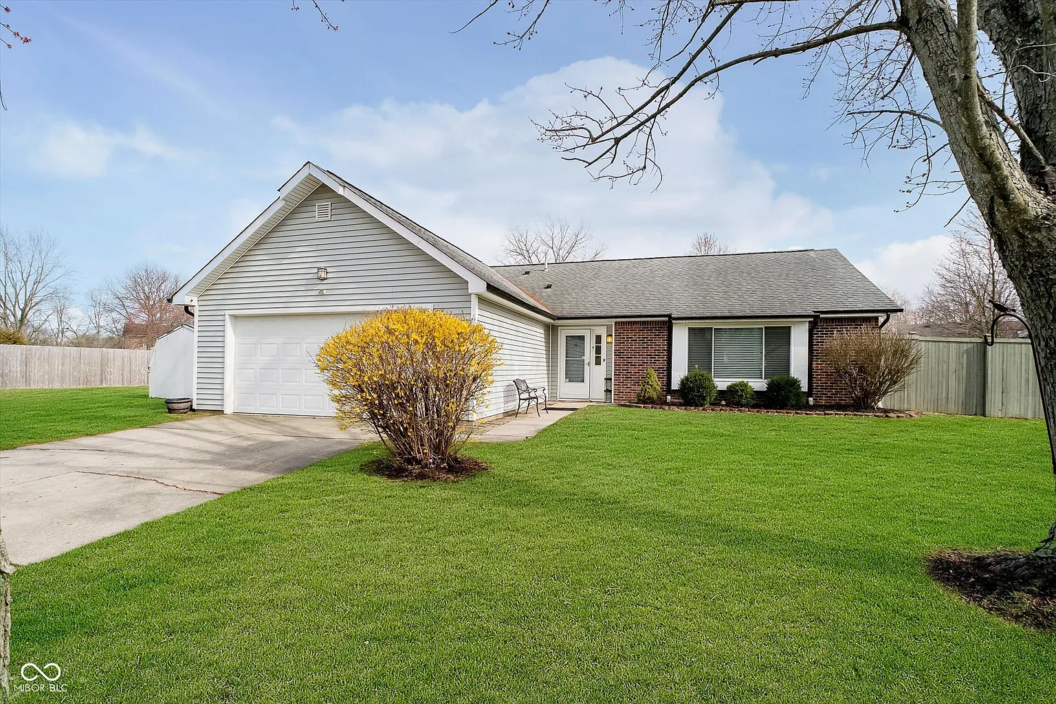 8527 Honeysuckle Way photo 1